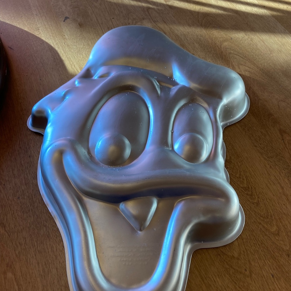 Wilton Disney's Donald Duck cake pan #515-507